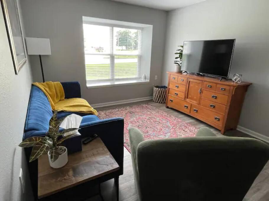 The Bernice - 2 Bedroom Apt In Quilt Town, Usa Hamilton Exterior foto