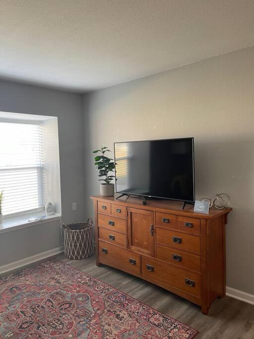 The Bernice - 2 Bedroom Apt In Quilt Town, Usa Hamilton Exterior foto