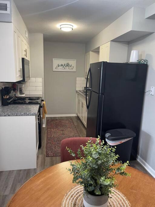 The Bernice - 2 Bedroom Apt In Quilt Town, Usa Hamilton Exterior foto